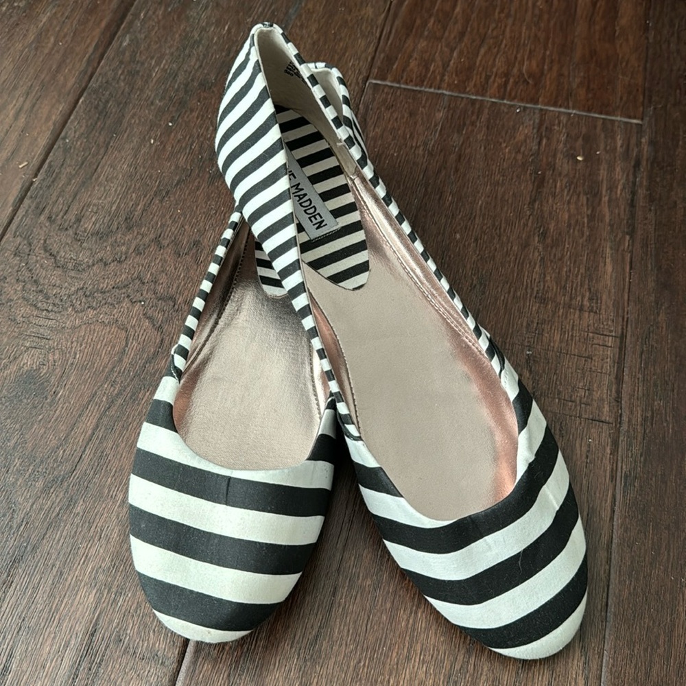 Steve Madden Ballet Flats (Black and White, Size 10)